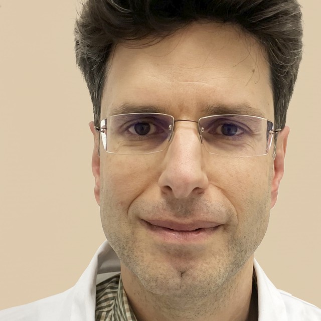 Dr Nikolaos, legitimerad läkare och specialist i plastikkirurgi